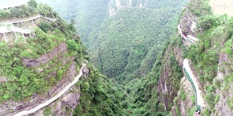 阚清子绿色清凉吊带裙,夏日穿搭的新宠